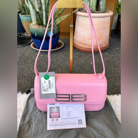 🔥🔥NWT Balenciaga Shoulder Bag COA Entrupy READY🔥🔥 - Picture 1 of 15